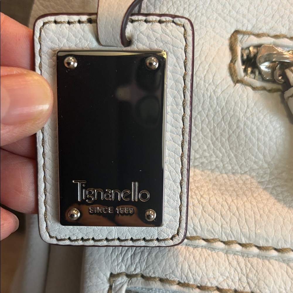 Tignanello White Leather Shoulder Bag with Silver Hardware - Picture 3 of 16